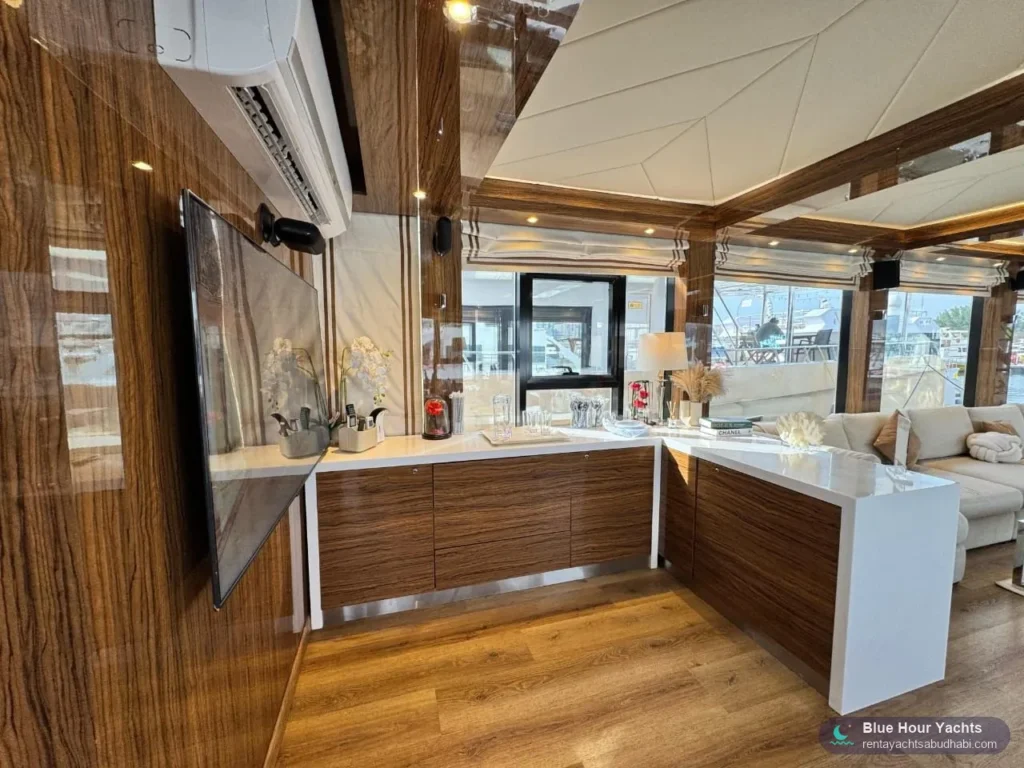 Amber Regent – rent a yacht in Abu Dhabi (5)