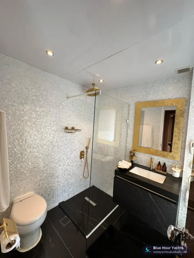 Amber Regent – rent a yacht in Abu Dhabi (7)