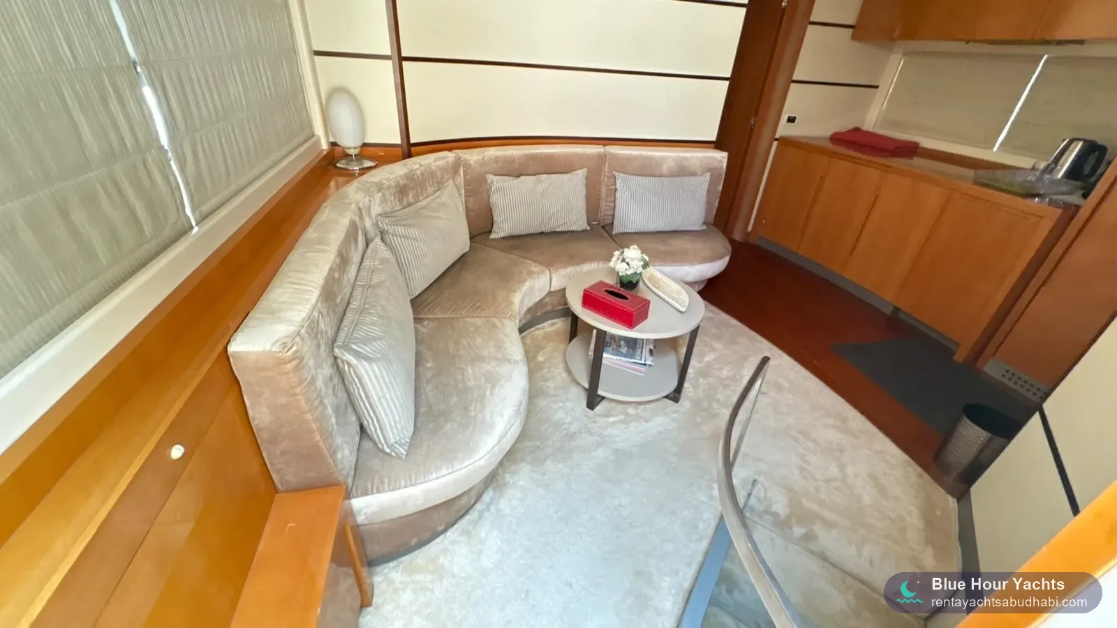 Comet 62 – rent a yacht in Abu Dhabi (3)