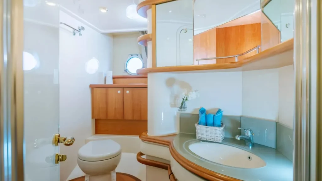 Velvet Dusk 55 – rent a yacht in Abu Dhabi (10)