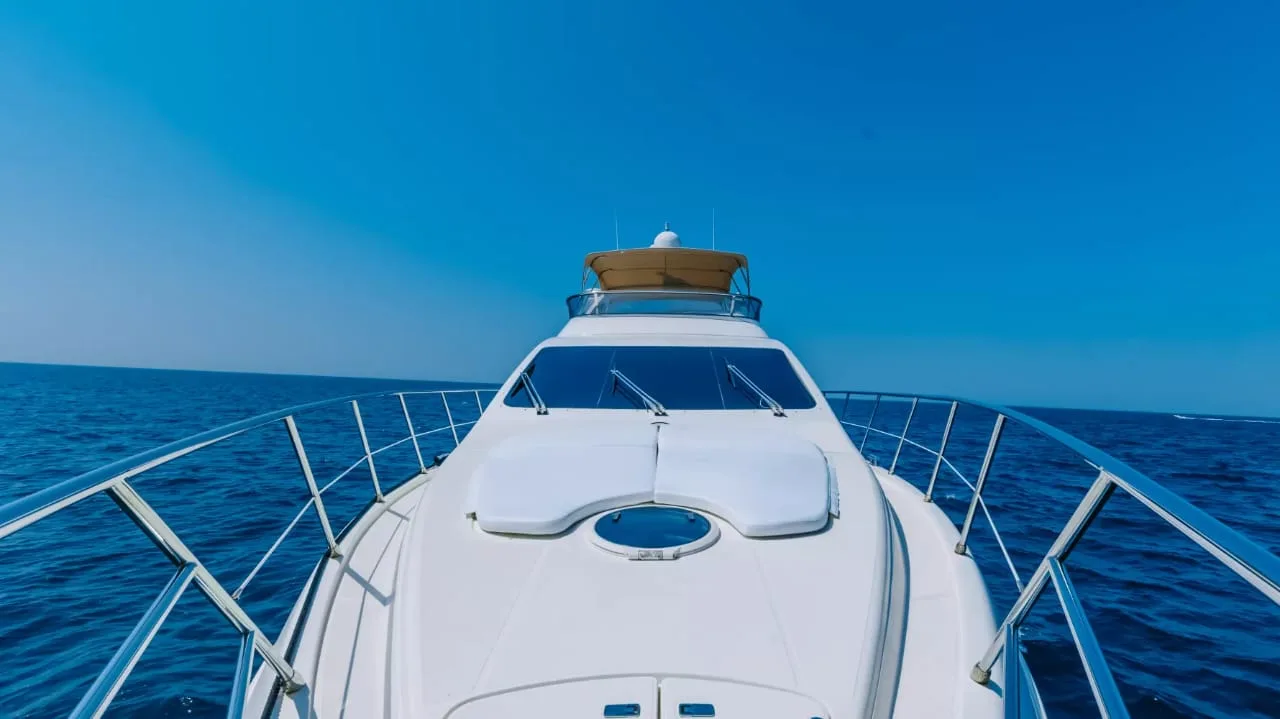 Velvet Dusk 55 – rent a yacht in Abu Dhabi (2)