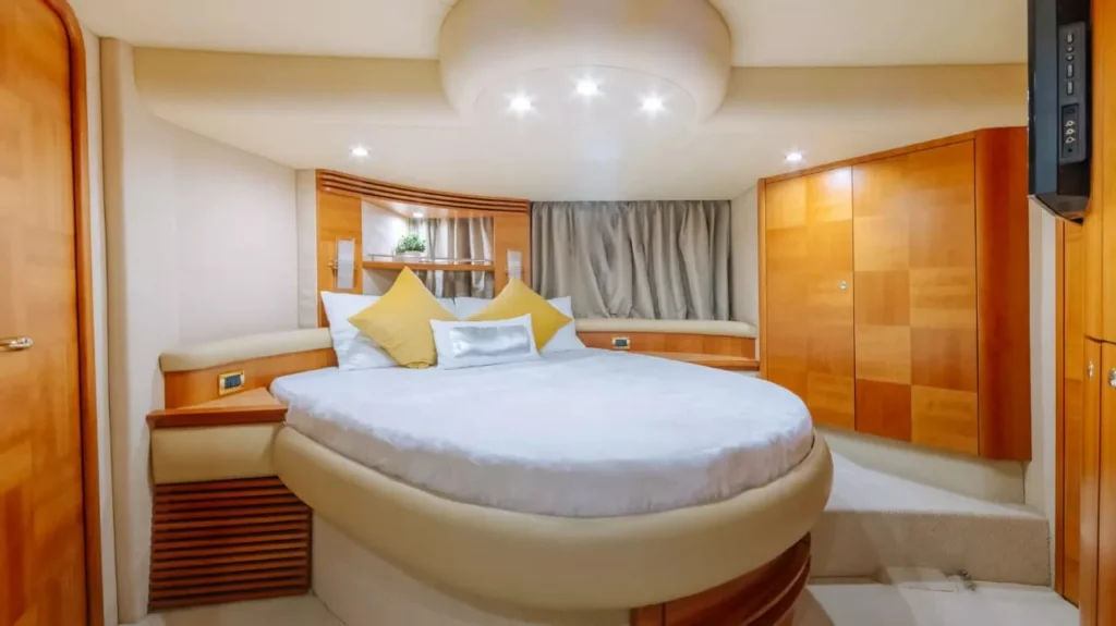 Velvet Dusk 55 – rent a yacht in Abu Dhabi (7)